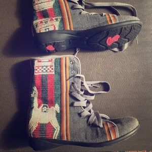 Wool lace up booties from Peru